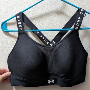 NWOT Under armour sports bra, size M, black